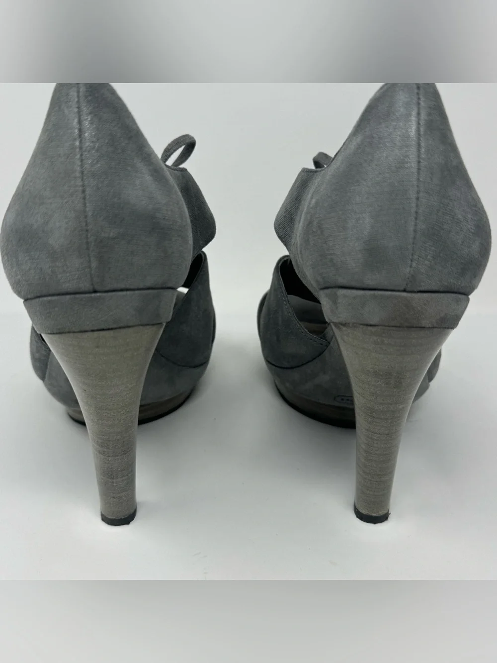 Coach Teagan Size 8 Gray Seude Peep Toe Sandals Platform Heels Tie Up Tassel